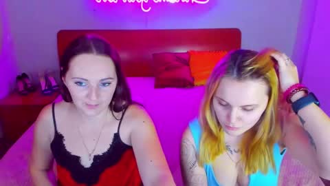 Snapshot of magiceyess chatting on 01/16/25, 10:53 Lili and Bella online show from 01/16/25, 10:53