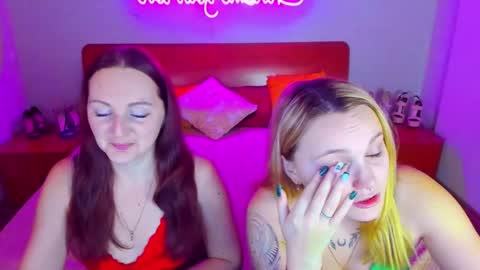 Snapshot of magiceyess chatting on 01/17/25, 07:19 Lili and Bella online show from 01/17/25, 07:19