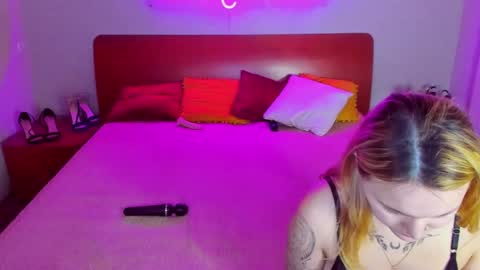 Snapshot of magiceyess chatting on 02/01/25, 06:54 Lili and Bella online show from 02/01/25, 06:54