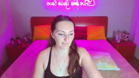 Snapshot of magiceyess chatting on 02/15/25, 10:33 Lili and Bella online show from 02/15/25, 10:33