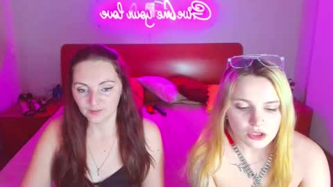 Snapshot of magiceyess chatting on 02/18/25, 10:38 Lili and Bella online show from 02/18/25, 10:38