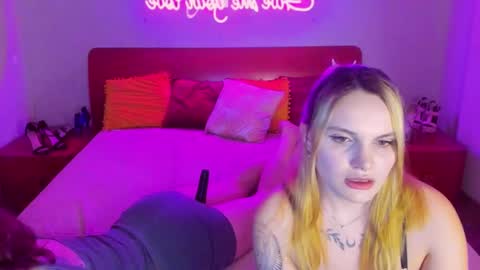 Snapshot of magiceyess chatting on 03/05/25, 10:33 Lili and Bella online show from 03/05/25, 10:33