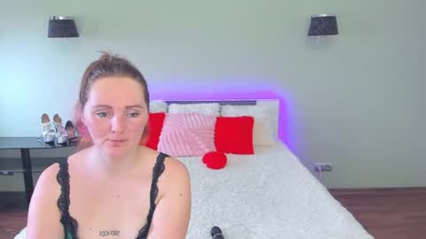 Lili and Bella online show from 02/25/26, 07:18