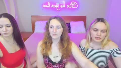 Lili and Bella online show from 03/22/26, 07:45