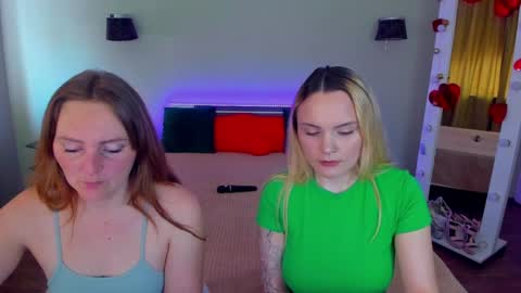Lili and Bella online show from 05/12/26, 07:16