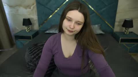 Snapshot of magicpeachhs chatting on 07/22/26, 12:30 Emily online show from 07/22/26, 12:30
