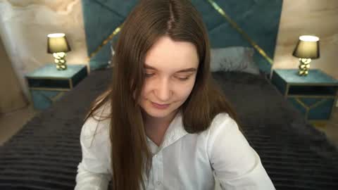 Snapshot of magicpeachhs chatting on 07/24/26, 06:33 Emily online show from 07/24/26, 06:33