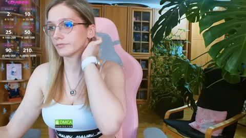 Nicole online show from 01/15/25, 04:25