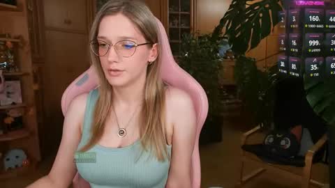 Nicole online show from 09/11/25, 06:41