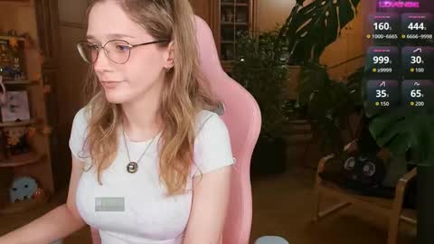 Nicole online show from 10/21/25, 09:04