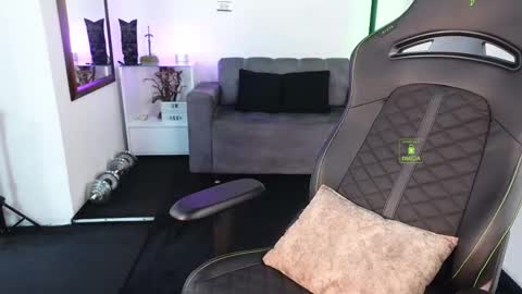 If you want me to use the Lovense please let me know  --    online show from 02/04/26, 05:08