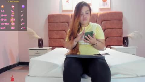 Snapshot of mahiasmith13 chatting on 01/11/25, 01:22 MAHIA online show from 01/11/25, 01:22