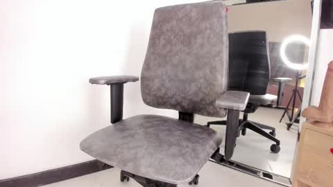 maia_520 online show from 03/03/26, 06:36