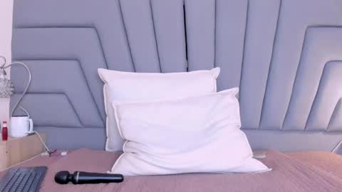 maia_520 online show from 04/21/26, 01:42