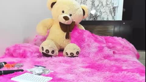 Maia Bronce online show from 12/20/25, 11:34