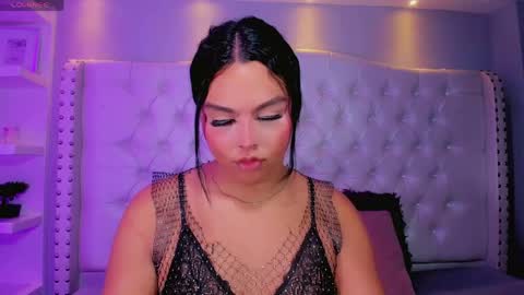 Snapshot of maia_hotts chatting on 05/17/26, 08:05 CamiiGarcia online show from 05/17/26, 08:05