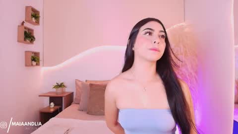 Snapshot of maia_lia_ chatting on 10/06/25, 06:27 MAIA  LIA  online show from 10/06/25, 06:27