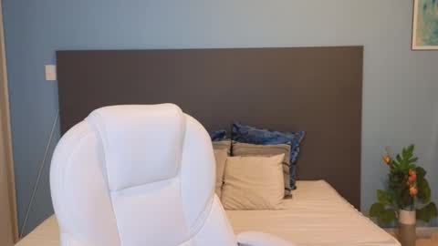 Maiaa Ruiz  online show from 01/07/25, 12:20