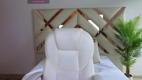 Maiaa Ruiz  online show from 01/28/25, 01:27