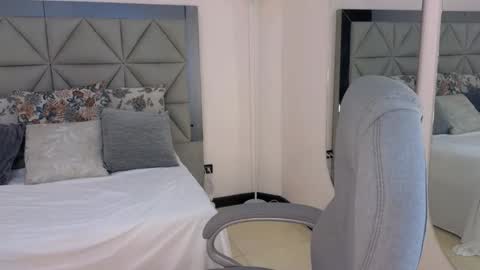 Maiaa Ruiz  online show from 11/15/25, 02:57