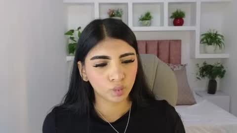 Snapshot of maiaa_ruiz chatting on 06/19/26, 12:31 Maiaa Ruiz online show from 06/19/26, 12:31