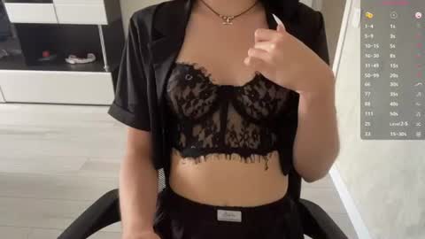 Snapshot of maiabarthe chatting on 07/28/26, 12:48 M I A online show from 07/28/26, 12:48