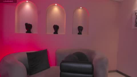  Maia  online show from 12/20/25, 04:58