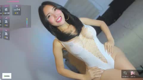 Snapshot of maiashots346 chatting on 12/13/25, 09:42 MAIA online show from 12/13/25, 09:42