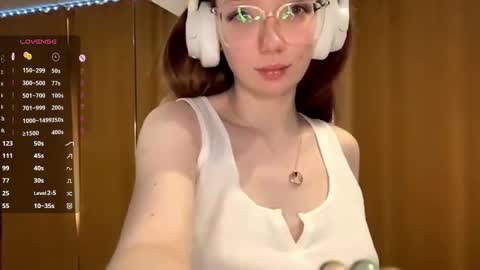 Elina online show from 10/19/25, 09:10