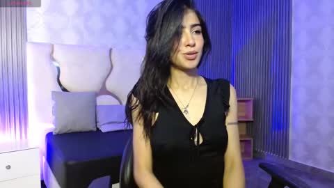 Snapshot of maiily_tay chatting on 10/27/25, 12:20 maiily_tay online show from 10/27/25, 12:20