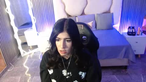 Snapshot of maiily_tay chatting on 11/15/25, 11:29 maiily_tay online show from 11/15/25, 11:29