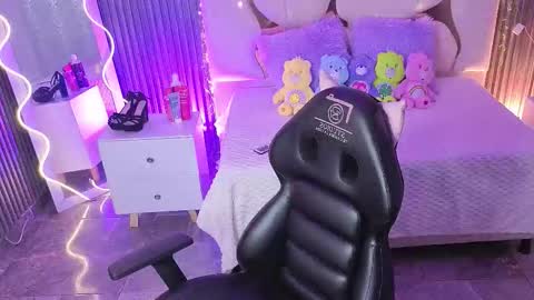 Snapshot of maiily_tay chatting on 01/07/26, 11:45 maiily_tay online show from 01/07/26, 11:45