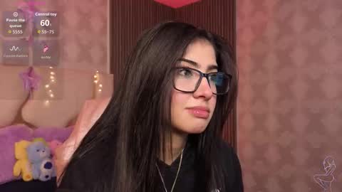 Snapshot of maiily_tay chatting on 02/21/26, 12:28 maiily_tay online show from 02/21/26, 12:28