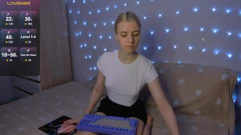 Your kitty online show from 04/26/26, 03:53