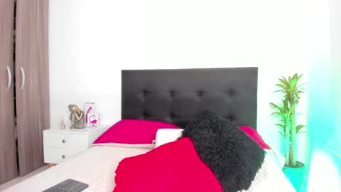 Snapshot of mailyn_1 chatting on 12/27/24, 12:34 Mailyn online show from 12/27/24, 12:34