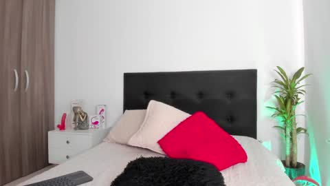 Snapshot of mailyn_1 chatting on 01/22/25, 04:23 Mailyn online show from 01/22/25, 04:23