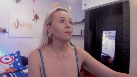 Snapshot of mailyn_jung_ chatting on 02/10/25, 11:25 Carolina Barrantes Munera online show from 02/10/25, 11:25