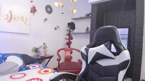 Snapshot of mailyn_jung_ chatting on 02/15/25, 12:01 Carolina Barrantes Munera online show from 02/15/25, 12:01