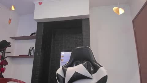 Snapshot of mailyn_jung_ chatting on 02/17/25, 03:09 Carolina Barrantes Munera online show from 02/17/25, 03:09