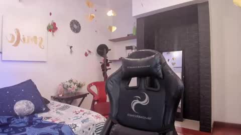 Snapshot of mailyn_jung_ chatting on 03/06/25, 11:36 Carolina Barrantes Munera online show from 03/06/25, 11:36