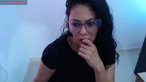 Snapshot of mailywindsor chatting on 01/24/25, 03:13 Maily online show from 01/24/25, 03:13