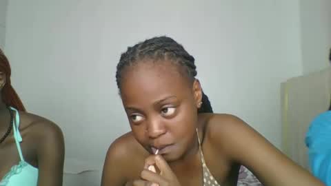 Snapshot of maira_luv1 chatting on 12/13/25, 10:15 maira luv1 online show from 12/13/25, 10:15