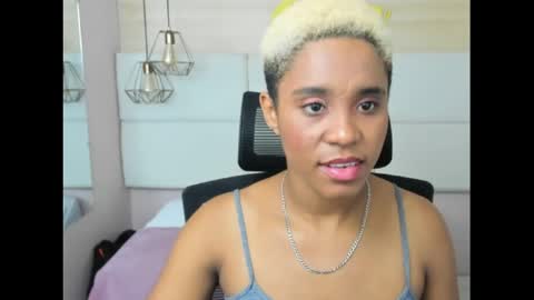 MairaliCruz online show from 05/17/26, 02:57