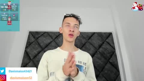 Snapshot of maisondavis_ chatting on 12/22/24, 10:25 Maison Davis online show from 12/22/24, 10:25