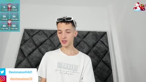 Snapshot of maisondavis_ chatting on 12/23/24, 10:12 Maison Davis online show from 12/23/24, 10:12