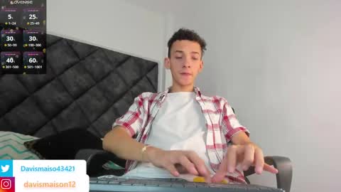 Snapshot of maisondavis_ chatting on 01/10/25, 10:36 Maison Davis online show from 01/10/25, 10:36