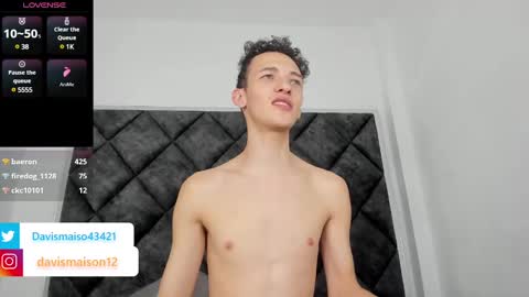 Snapshot of maisondavis_ chatting on 02/01/25, 12:51 Maison Davis online show from 02/01/25, 12:51