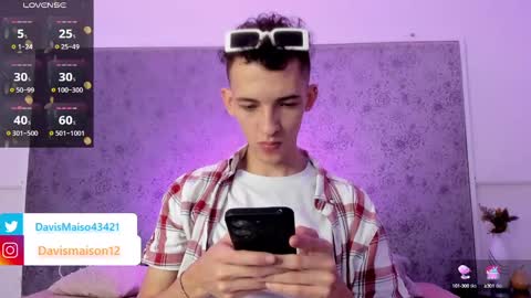 Snapshot of maisondavis_ chatting on 02/10/25, 10:09 Maison Davis online show from 02/10/25, 10:09