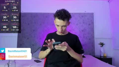 Snapshot of maisondavis_ chatting on 02/25/25, 12:03 Maison Davis online show from 02/25/25, 12:03