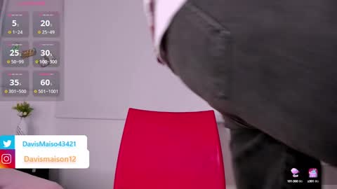 Snapshot of maisondavis_ chatting on 03/10/25, 09:18 Maison Davis online show from 03/10/25, 09:18